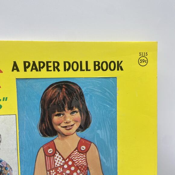 Vintage 1971 DODIE - MY THREE SONS PAPER DOLL BOOK {102} - Picture 3 of 8